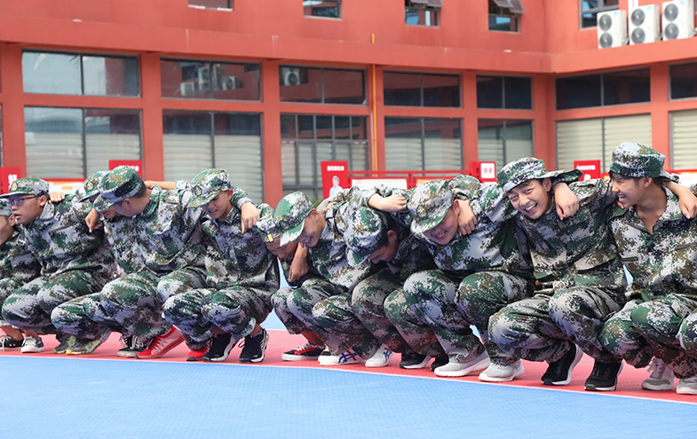 是军训，让我们拥有战胜困难的勇气
