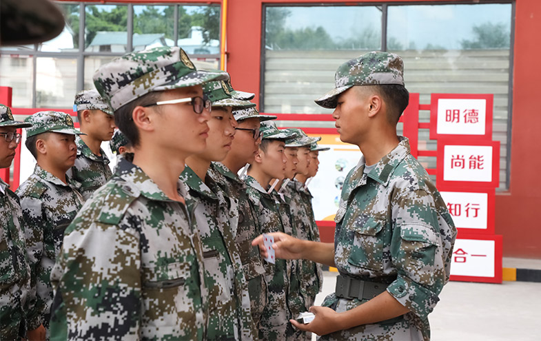 .军训，是烹饪大学入学第一关