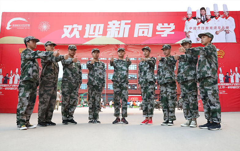 军训固然很苦，但结识了志同道合的伙伴