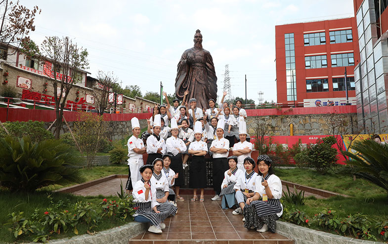 烹饪精英1802班毕业合影