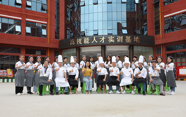 烹饪精英1802班毕业合影