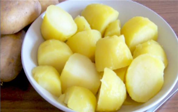 准备华盛顿州马铃薯协会指出,煮熟和冷冻的土豆最好是糯的品种,如红色