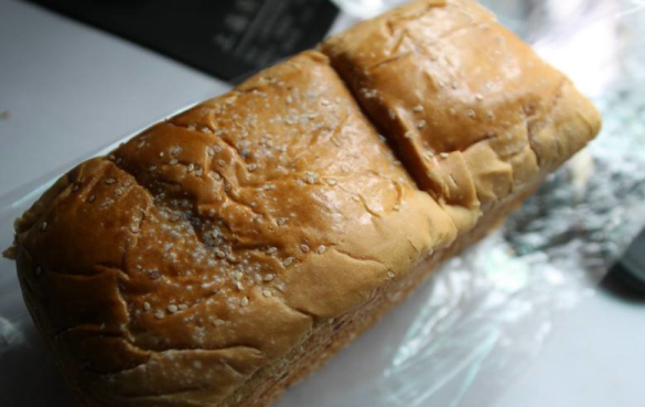 面包过生日寒酸图片图片