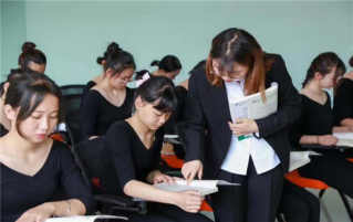 技工院校的毕业生能报考公务员吗？