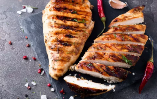 如何在400华氏度下烘烤无骨鸡胸肉？