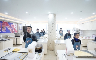 想花一个月时间学西点蛋糕学费多少钱?新东方一个月西点专业学费价目表