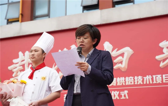 学子陈梦娜、龙紫瑜