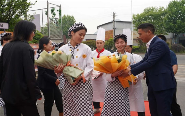 学子陈梦娜、龙紫瑜