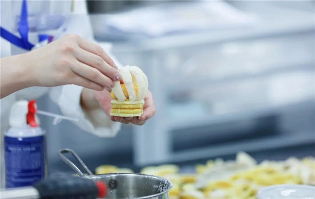 学子陈梦娜、龙紫瑜