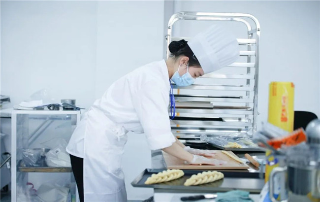 学子陈梦娜、龙紫瑜