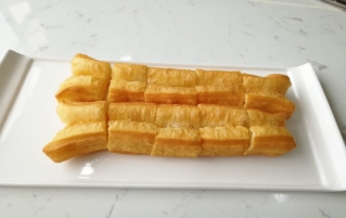 炸油条为啥要头天晚上发面？