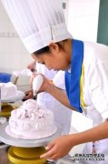 西式面点专业让女孩成就职业梦想！