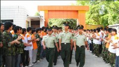 炊事班的故事在贵阳新东方烹饪高级技工学校上演