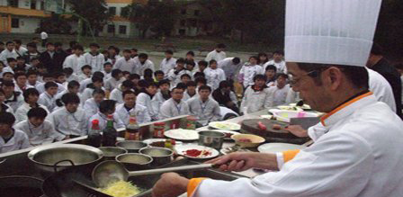 中国烹饪大师李瑜先生莅临我院献绝技