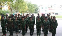 跑步走！军训第五天侧记