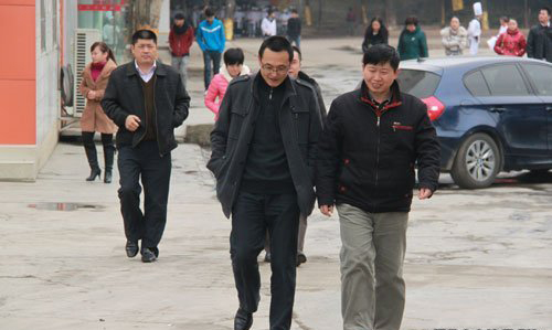 学院领导陪同市民政局专家组参观校园