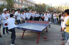 兵乓球赛：享运动乐趣展青春风采