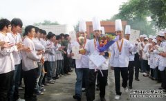 新东方名厨喜获全国大赛雕刻“特金奖”