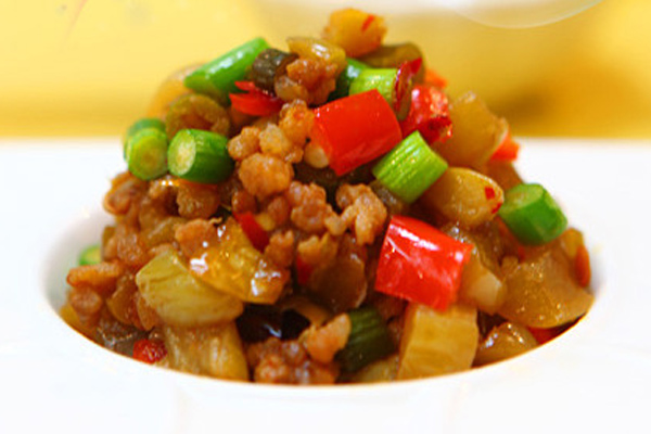 酸辣碎米肉--贵阳新东方烹饪学校学生作品