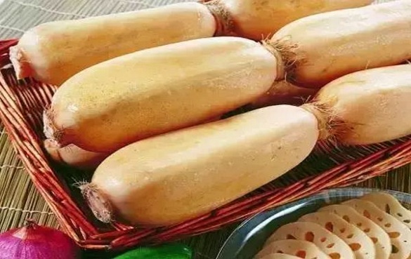 半截锡纸就能把莲藕皮去了，谁还用刀削呢